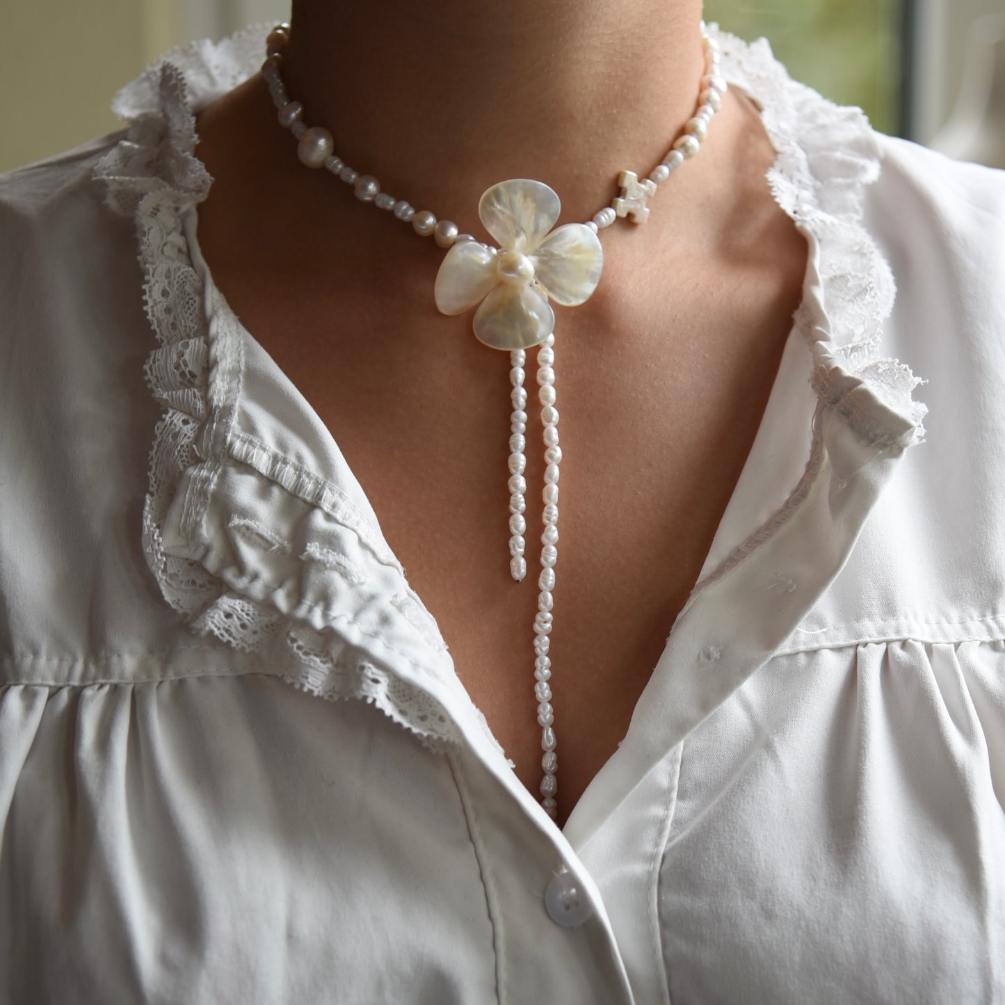 Perlmut Flower Necklace