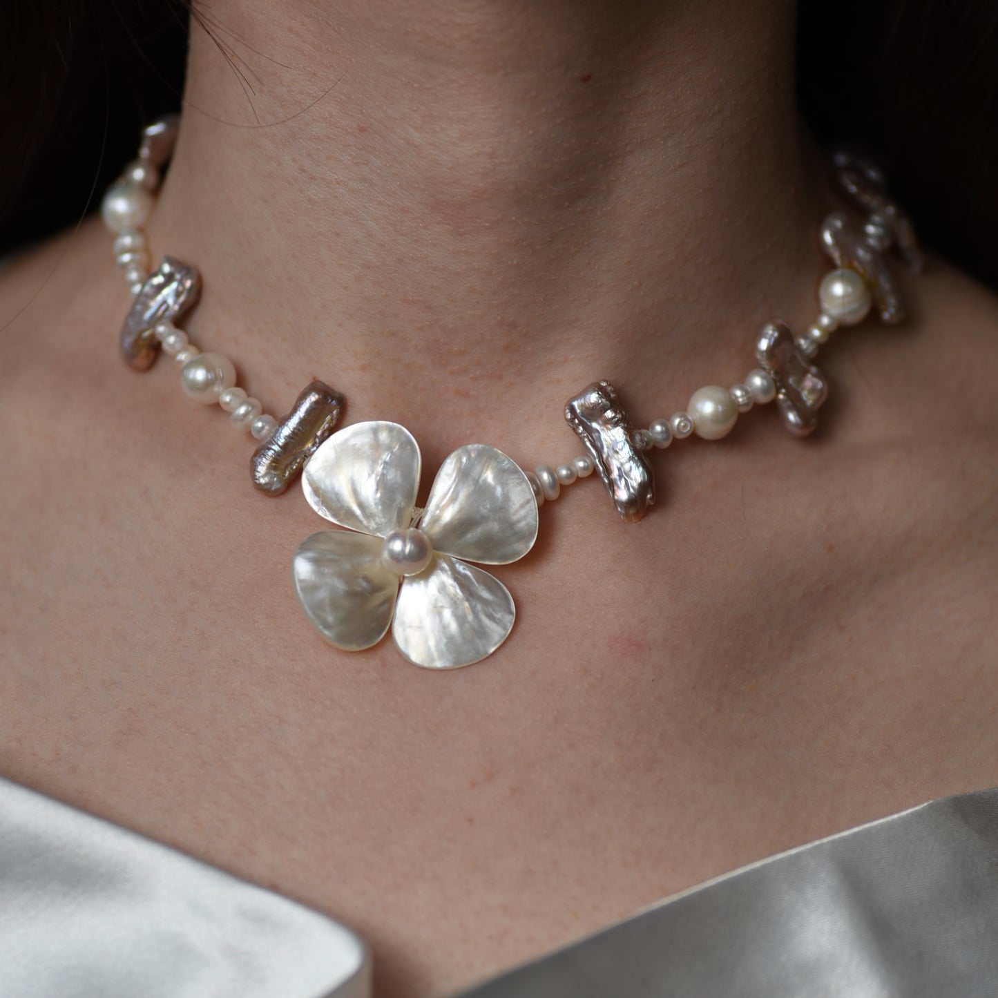 Keshi Perlmut Flower Necklace