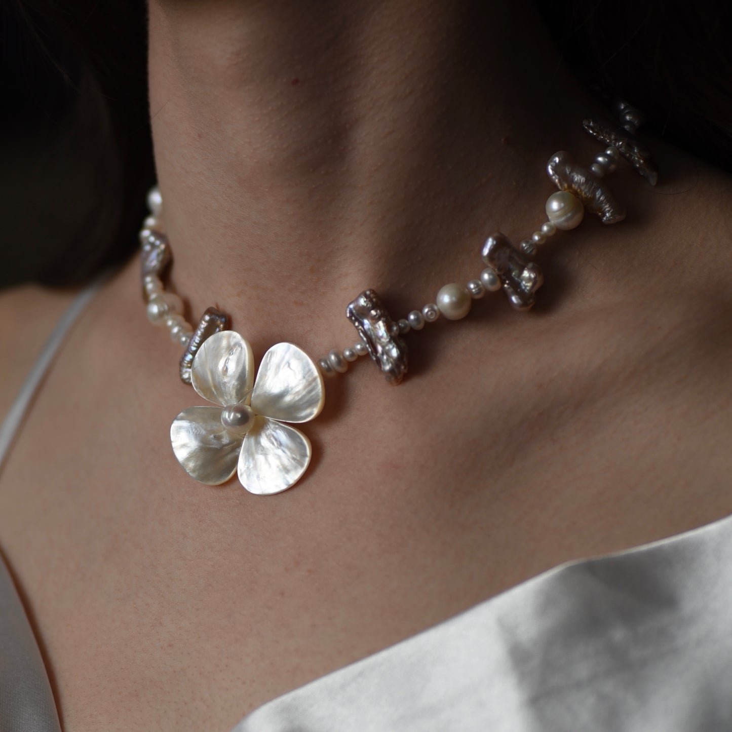Keshi Perlmut Flower Necklace