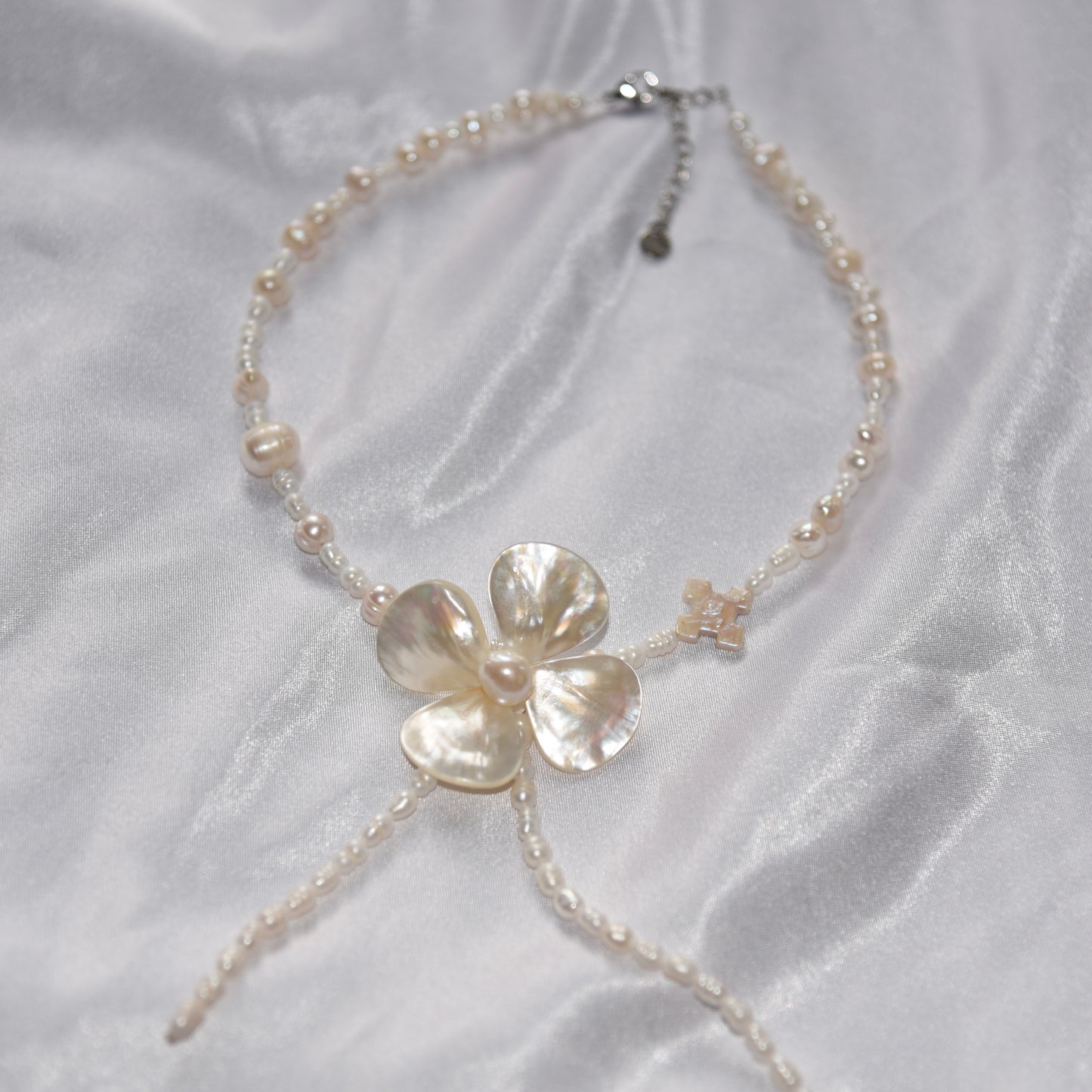 Perlmut Flower Necklace